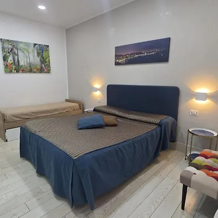 Πανσιόν Dcr Municipio Νάπολη